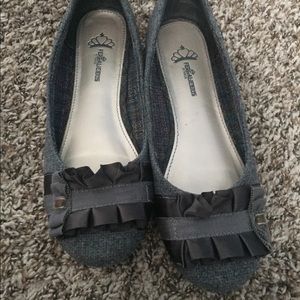 Grey ballet flats